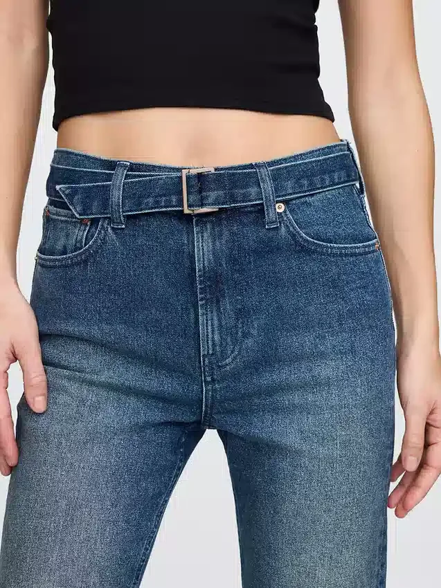 Jeans slim dritti anni ’90 a vita alta con cintura