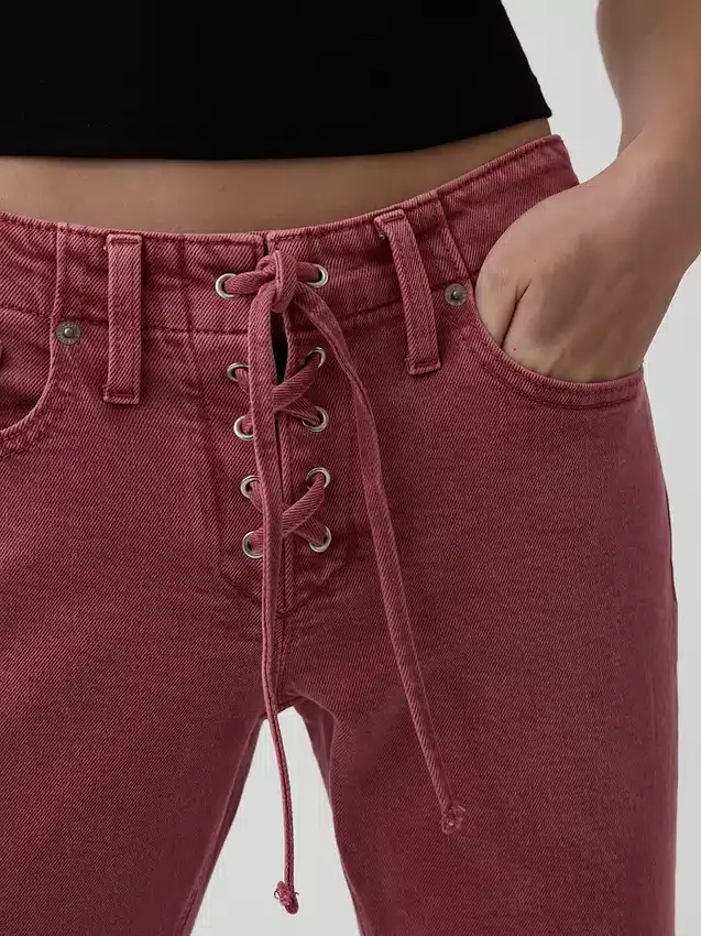 Jeans slim dritti con allacciatura in vita bassa in stile anni '90