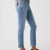 Jeans slim vintage a vita media con orlo a spacco