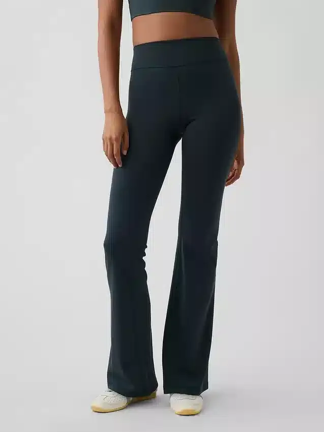 Leggings GapFit Smooth a vita alta con gamba a zampa di elefante