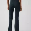 Leggings GapFit Smooth a vita alta con gamba a zampa di elefante