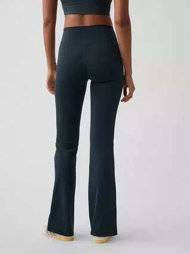 Leggings GapFit Smooth a vita alta con gamba a zampa di elefante