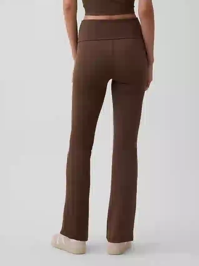 Leggings GapFit Smooth con vita ripiegabile e gamba leggermente svasata
