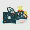 Libro morbido con attività e carta frusciante “Little Rocket Finds Home”