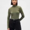 Maglia a collo alto moderna