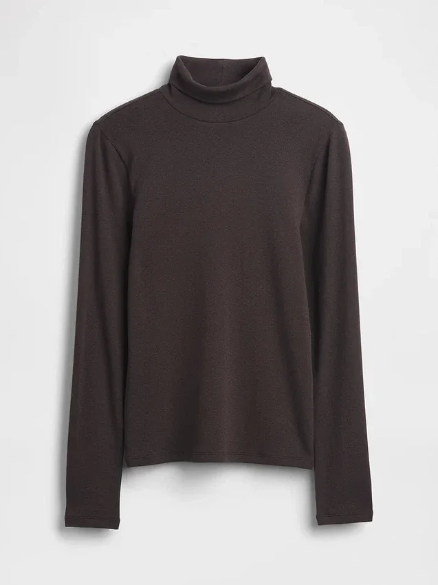 Maglia a collo alto moderna