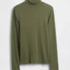 Maglia a collo alto moderna