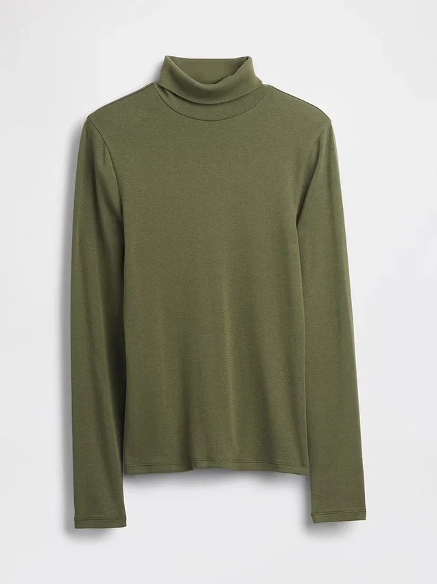 Maglia a collo alto moderna