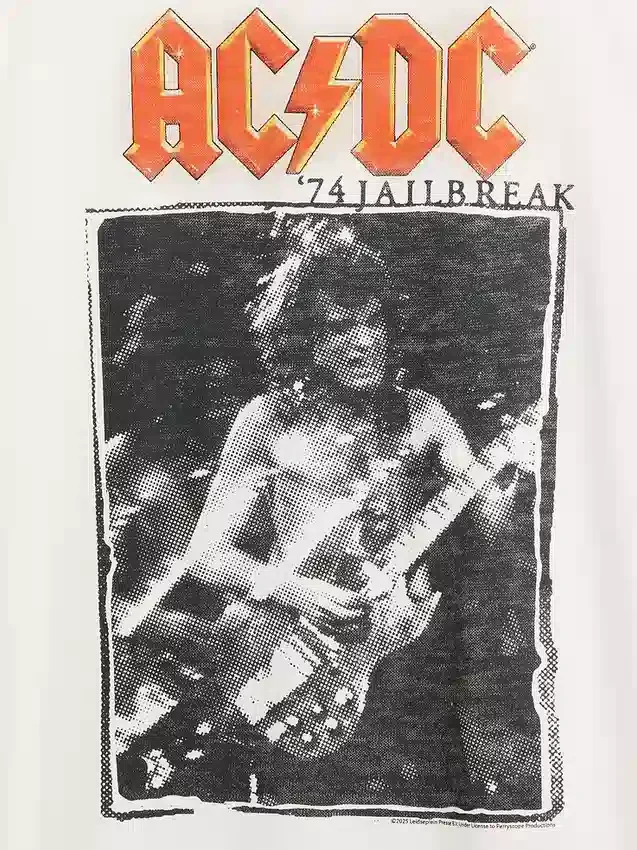 Maglietta con stampa Ac/Dc dal taglio comodo