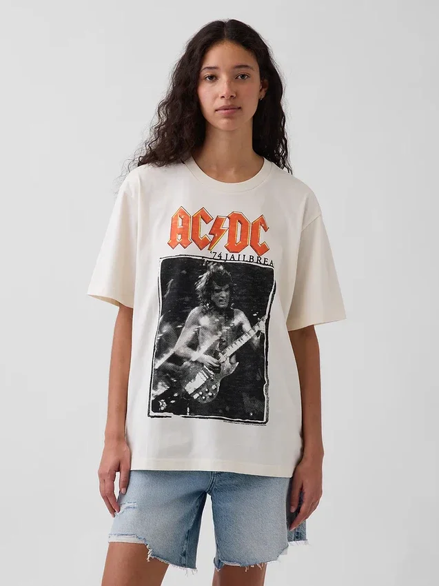 Maglietta con stampa Ac/Dc dal taglio comodo