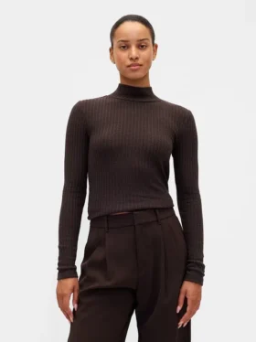 Maglione a collo alto corto a costine pointelle