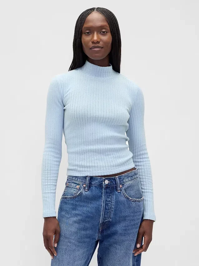 Maglione a collo alto corto a costine pointelle