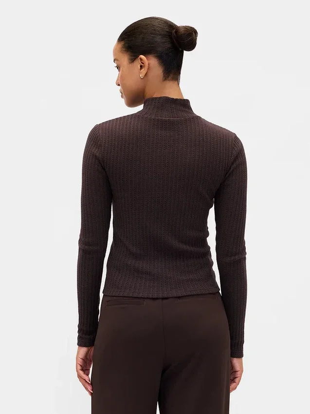Maglione a collo alto corto a costine pointelle