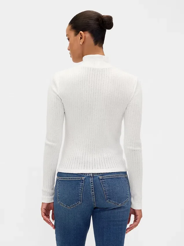 Maglione a collo alto corto a costine pointelle
