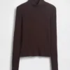 Maglione a collo alto corto a costine pointelle