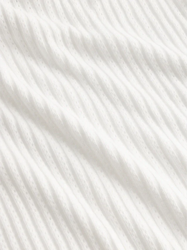 Maglione a collo alto corto a costine pointelle