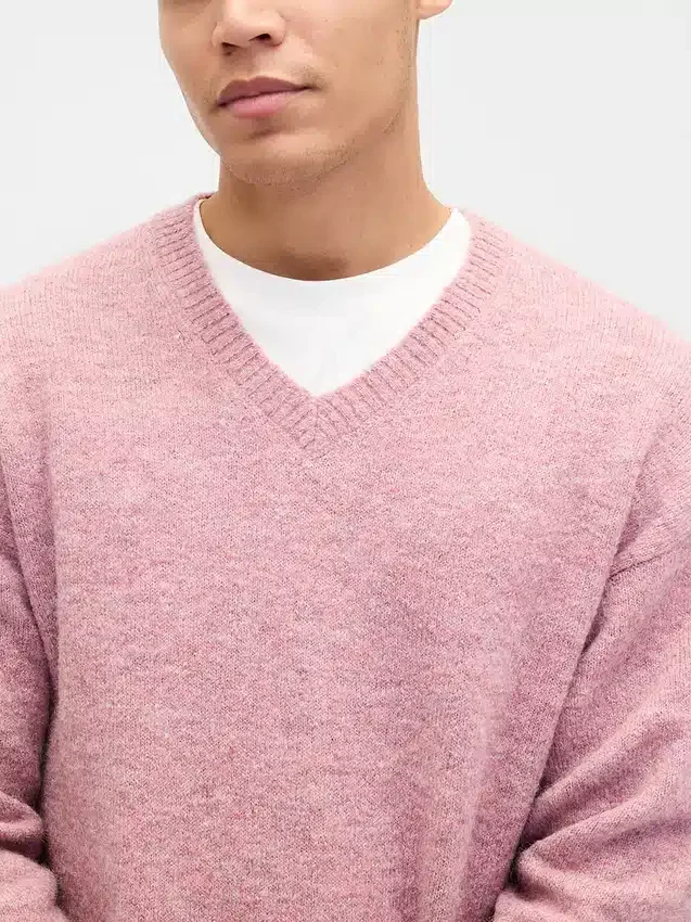 Maglione corto dal taglio morbido con scollo a V