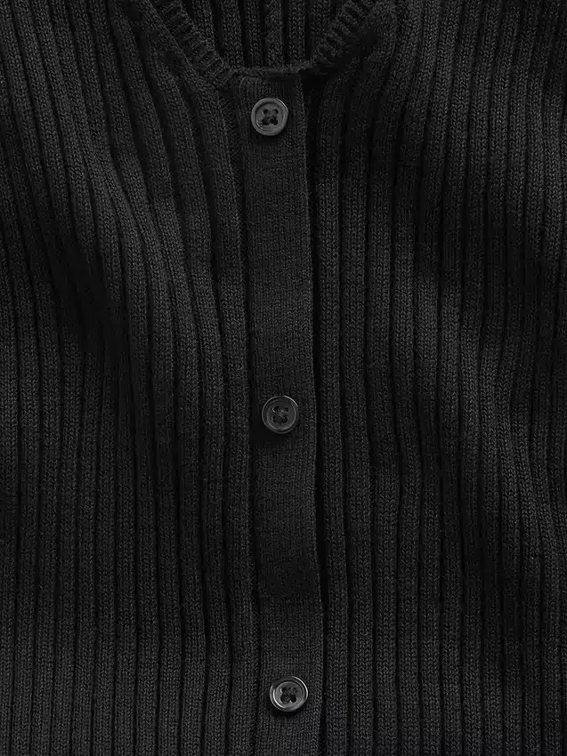 Maglione lungo in maglia a costine con abbottonatura frontale