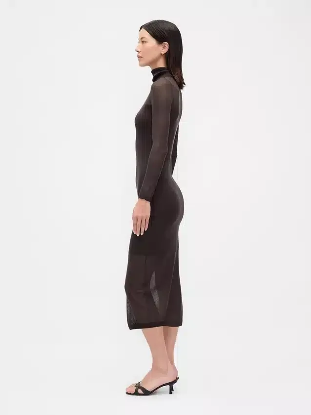 Maglione lungo in maglia trasparente con collo alto