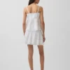 Mini gonna-pantaloncino facile da indossare con bordi in pizzo e pieghe