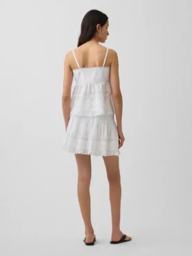 Mini gonna-pantaloncino facile da indossare con bordi in pizzo e pieghe