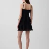 Mini gonna-pantaloncino facile da indossare con bordi in pizzo e pieghe