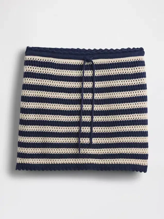 Mini gonna-pantaloncino facile da indossare in cotone 100% lavorato all’uncinetto