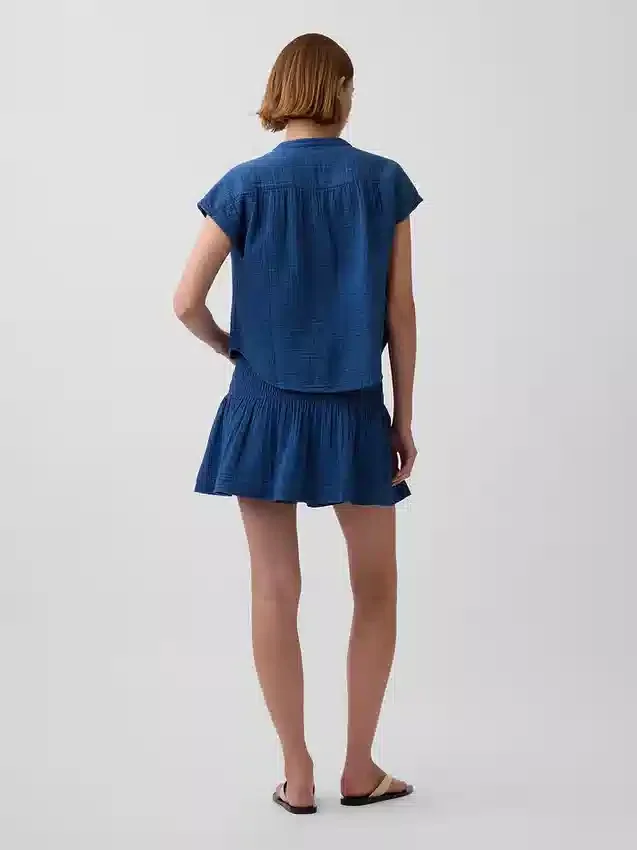 Mini gonna-pantaloncino in denim di garza di cotone con vita smockata