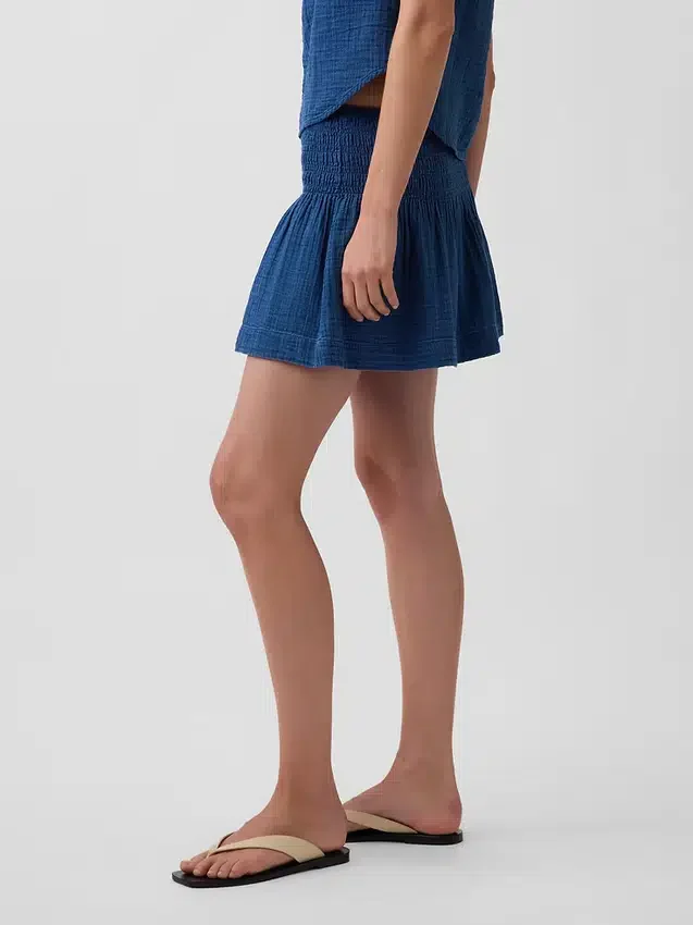 Mini gonna-pantaloncino in denim di garza di cotone con vita smockata
