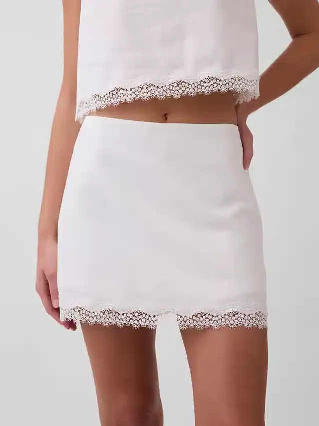 Mini gonna-pantaloncino in misto lino con bordi in pizzo