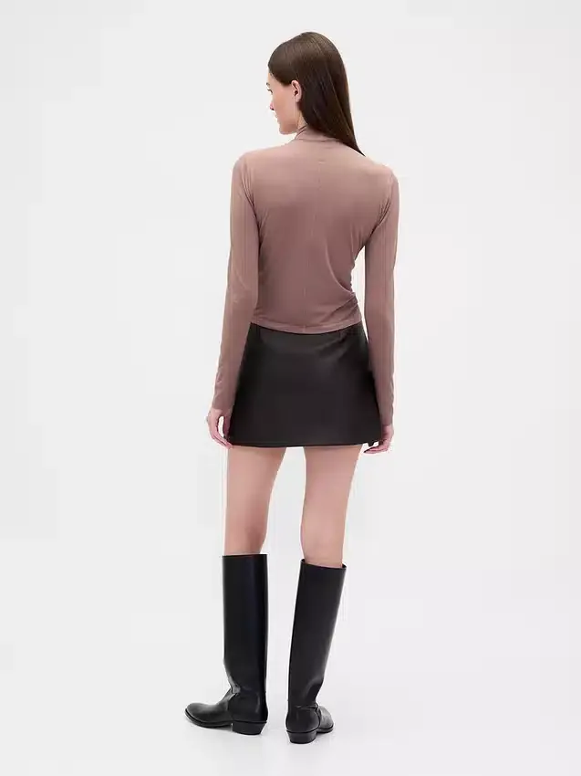 Mini gonna-pantaloncino in pelle vegana