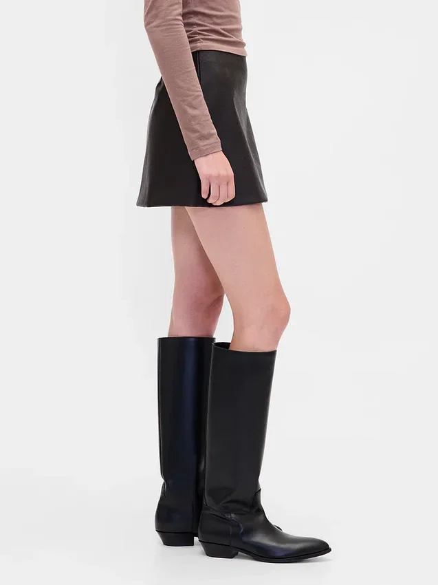 Mini gonna-pantaloncino in pelle vegana