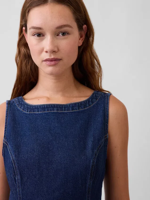 Miniabito in denim con scollo a barchetta