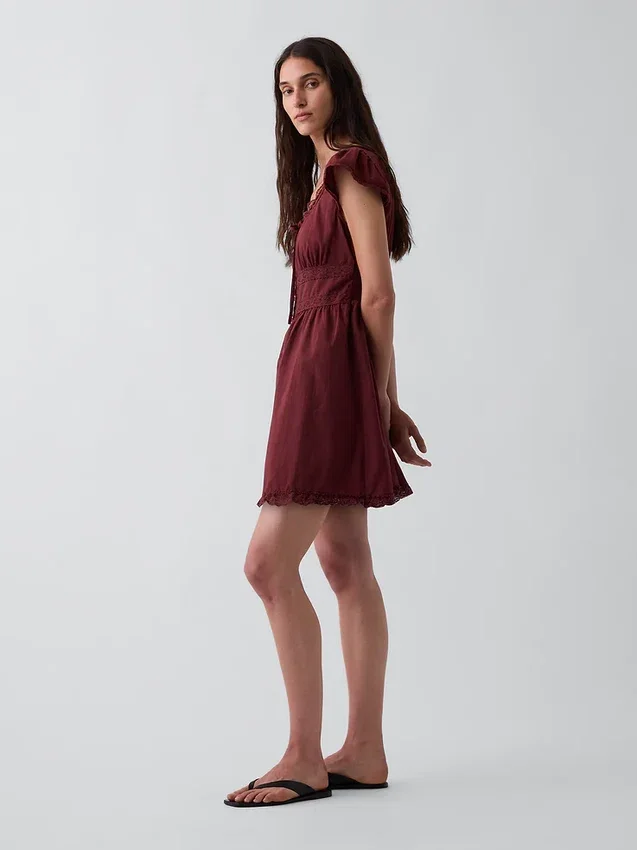 Minivestito con scollo rotondo e bordi in pizzo