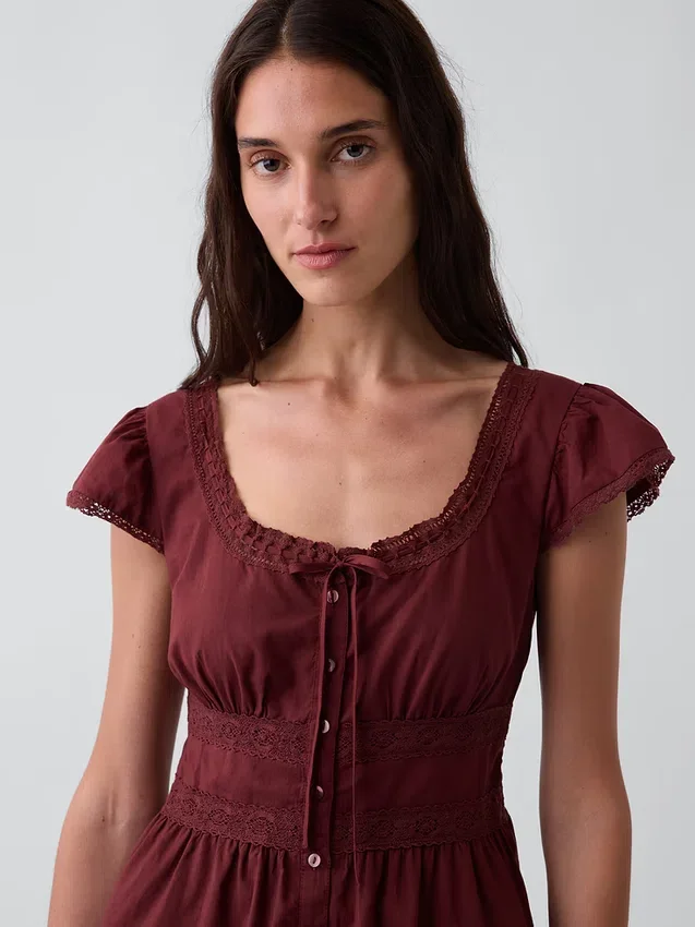 Minivestito con scollo rotondo e bordi in pizzo