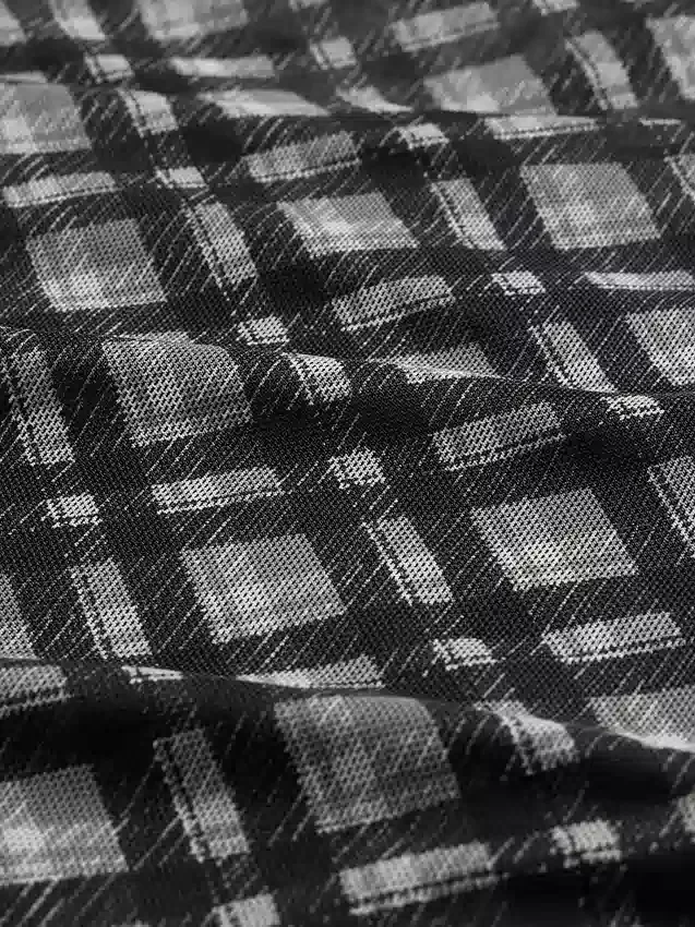 Minivestito in rete con scollo a barchetta