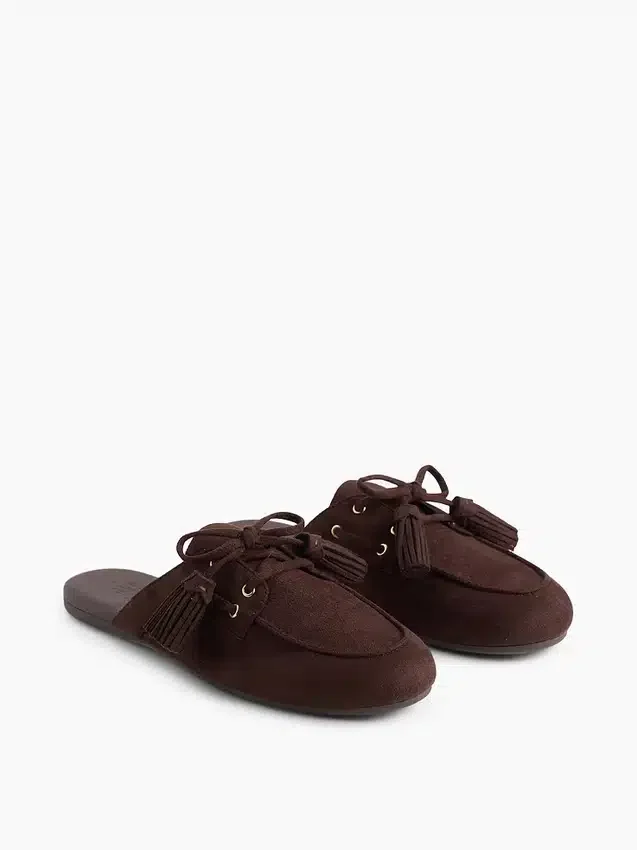 Mules vegane in pelle scamosciata con nappine