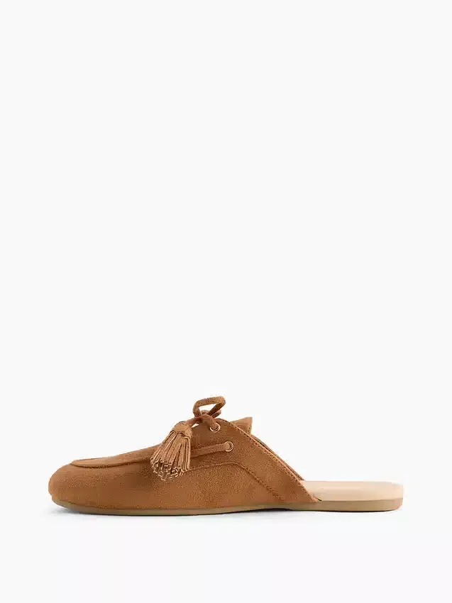 Mules vegane in pelle scamosciata con nappine