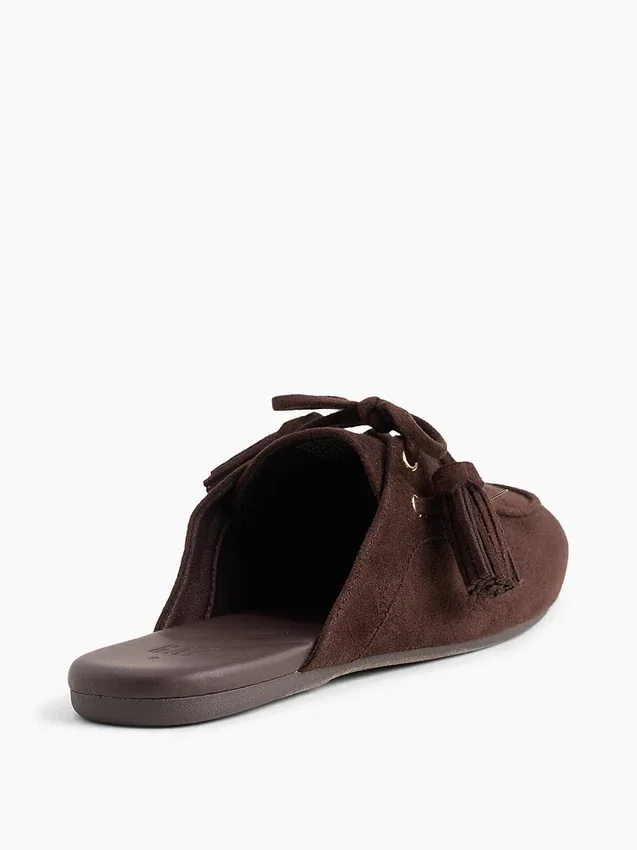 Mules vegane in pelle scamosciata con nappine