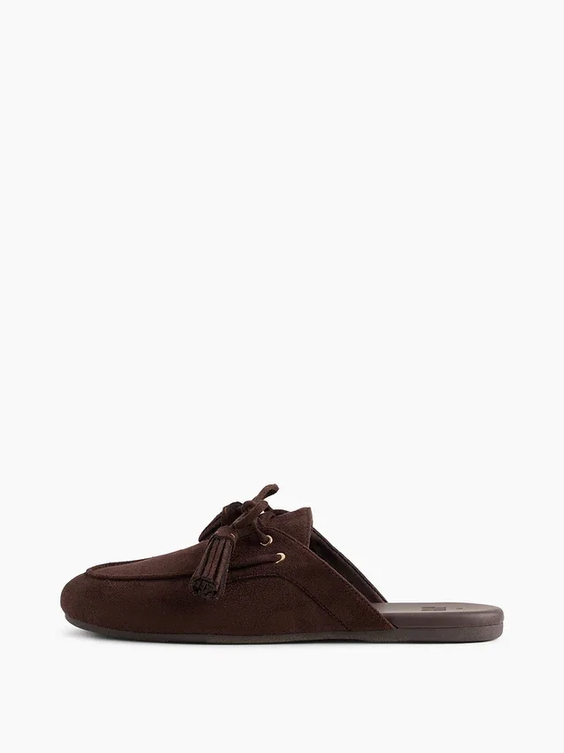 Mules vegane in pelle scamosciata con nappine