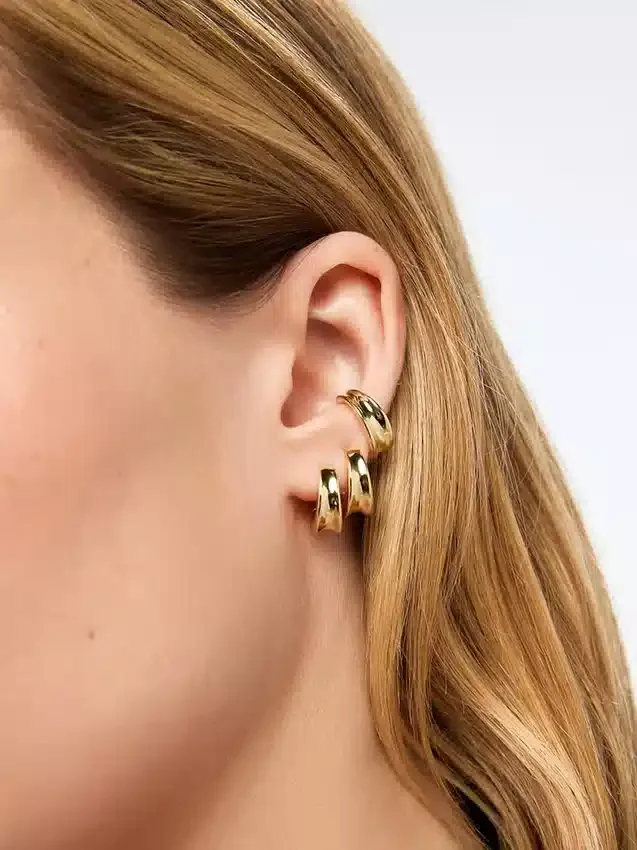 Orecchini a cerchio Huggie Mini di Ana Luisa Wade
