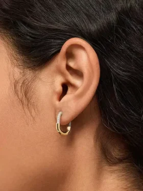 Orecchini a cerchio in oro con micro-pavé Ana Luisa Brynley