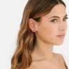 Orecchini a vite con fiore rosa shocking di Pierced Co