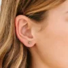 Orecchini a vite Pierced Co con piccolo fiore classico