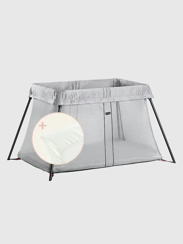Pacchetto Babybjorn con lettino da viaggio Light e lenzuolo con angoli