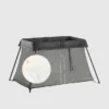 Pacchetto Babybjorn con lettino da viaggio Light e lenzuolo con angoli