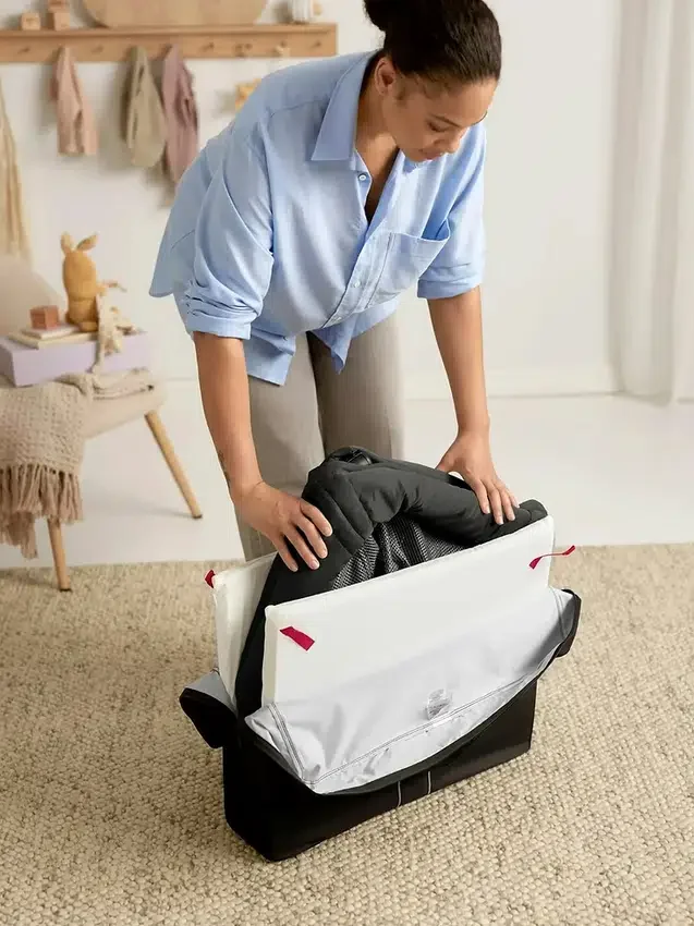Pacchetto Babybjorn con lettino da viaggio Light e lenzuolo con angoli