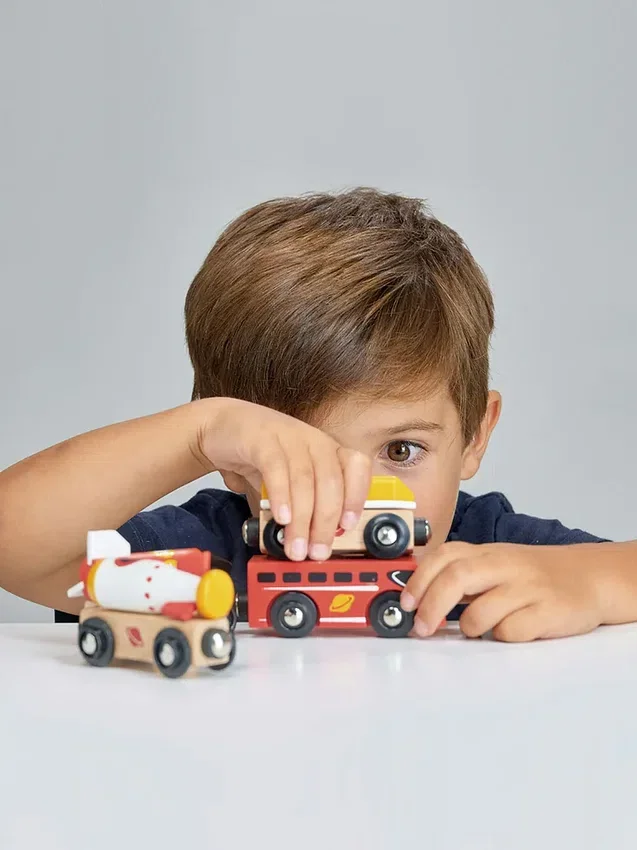 Pacchetto di giocattoli per bambini piccoli “Adventure Trains”