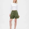 Pantaloncini a pieghe in twill a vita media da 6"