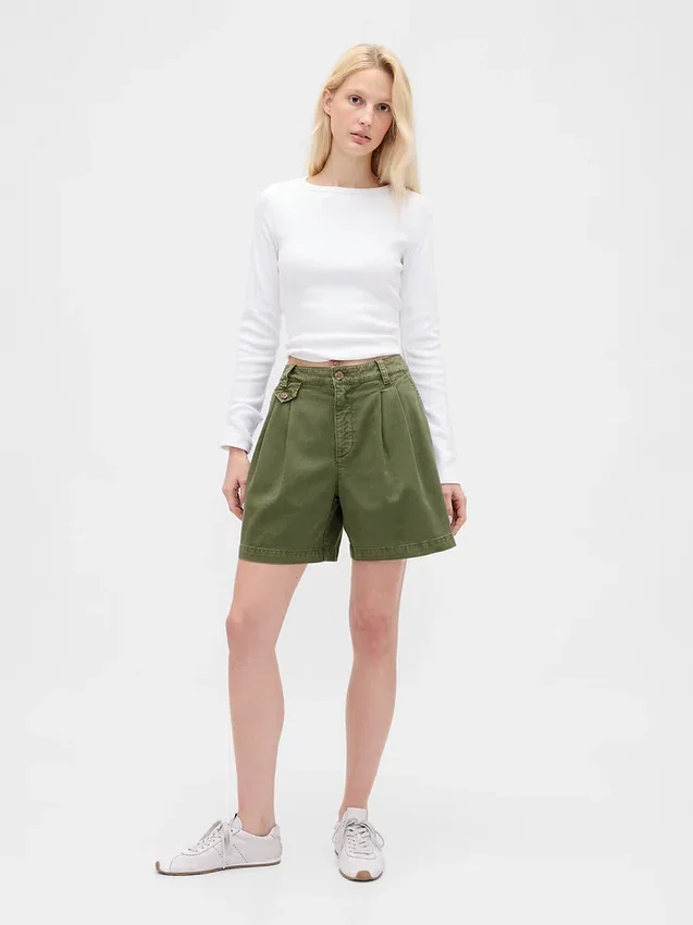Pantaloncini a pieghe in twill a vita media da 6"